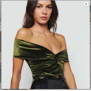 Velvet Moss Green off the shoulder Ezlynn Top
